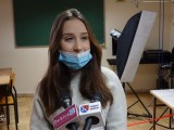 Uczennica Ekonomika udziela wywiadu