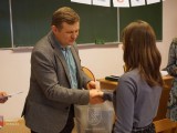 Wicestarosta wręcza nagrody Wicestarosta wręcza nagrody