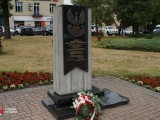 Obelisk upamiętniający „ Żołnierzy Wyklętych” na dębickim Rynku