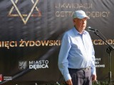 Tadeusz Jakubowicz, przewodniczący Gminy Wyznaniowej Żydowskiej w Krakowie przemawia do uczestników uroczystości