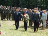 Starosta Dębicki, Wicestarosta Dębicki i Przewodniczący Rady Powiatu Dębickiego składają kwiaty
