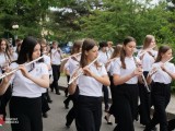 Uczniowie Szkoły Muzycznej gra na instrumentach dętych