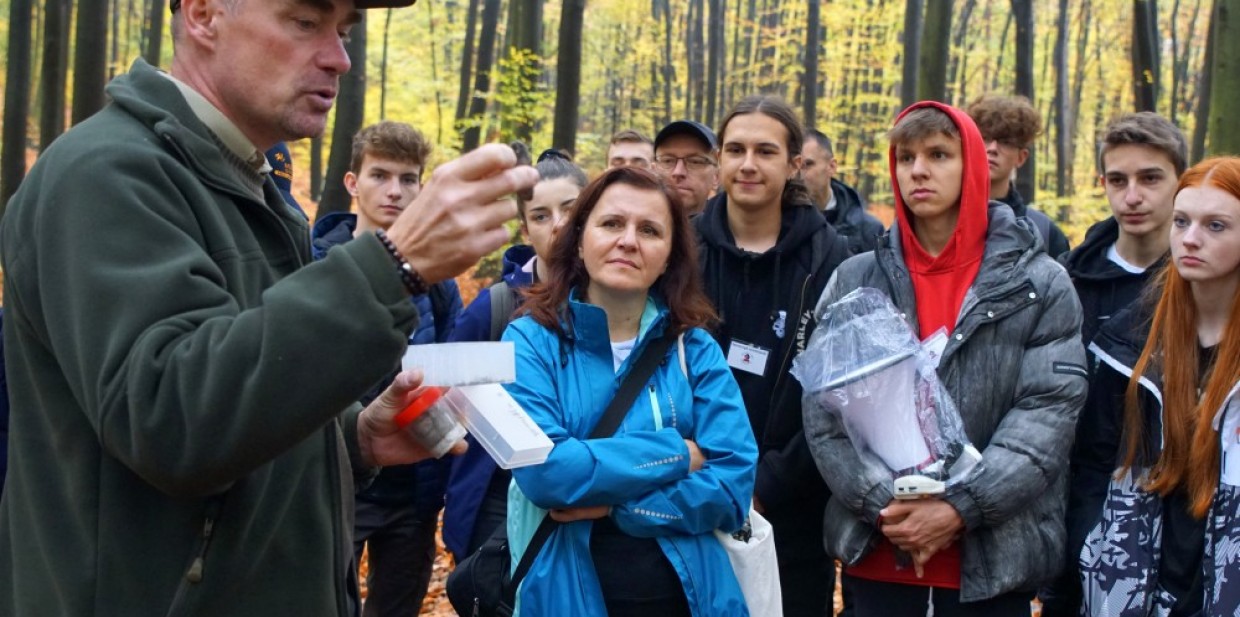 Kilkadziesiąt osób wzięło udział w edukacyjnej wędrówce „Zielonym szlakiem” po Lesie Wolickim