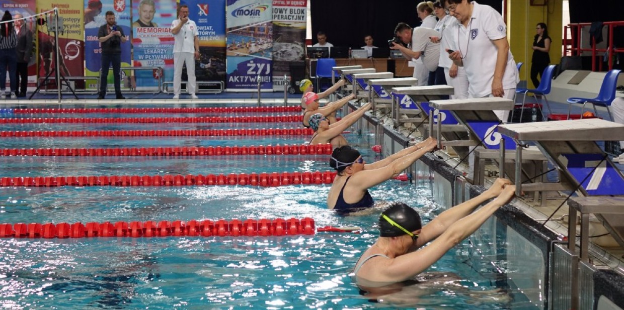 Trwają XVII Mistrzostwa Polski Lekarzy w Pływaniu w Dębicy