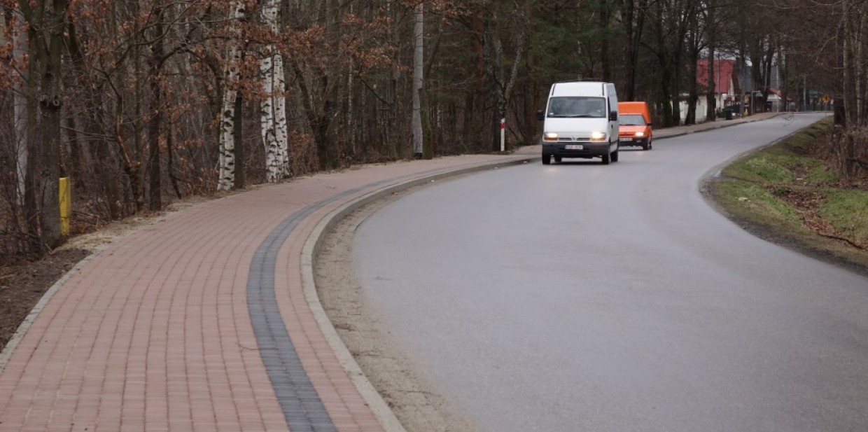 Mieszkańcy gmin Czarna i Dębica oraz miasta Dębica już korzystają z nowych chodników 