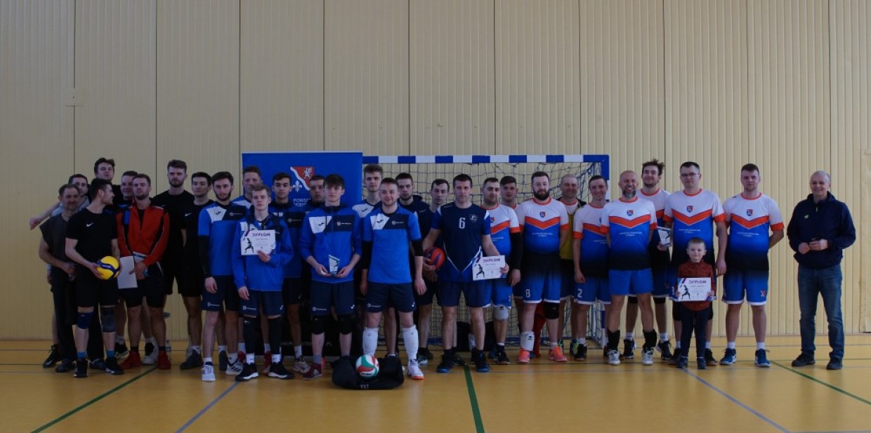 Reprezentacja z Pilzna zwyciężyła w Powiatowym Turnieju Piłki Siatkowej 2022