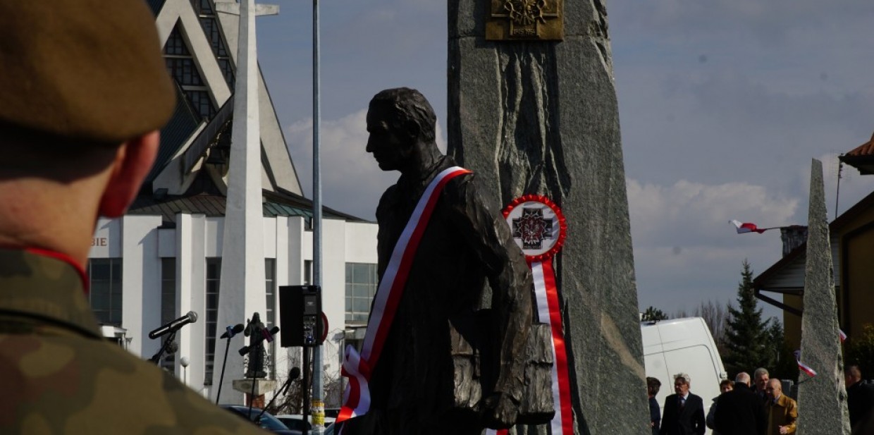 Podczas obchodów Dnia Pamięci Żołnierzy Wyklętych odsłonięto pomnik Ludwika Marszałka